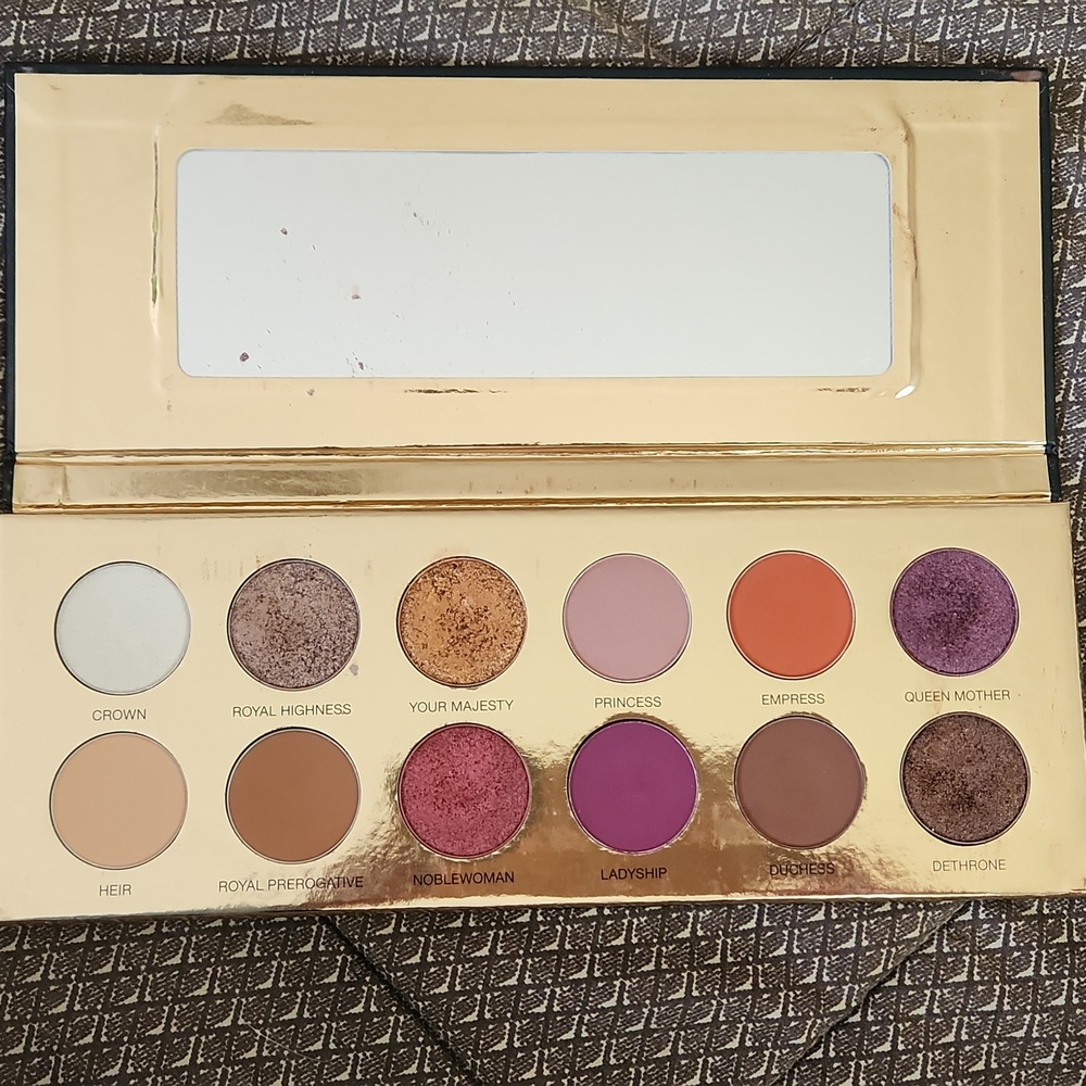 Coloured Raine Queen Of Hearts Palette